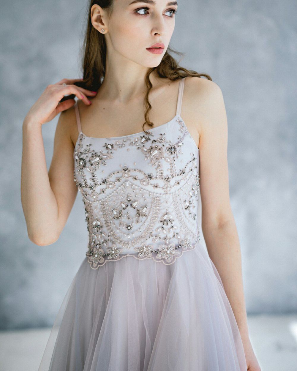 Белое платье футляр. Белый начиная платья. Белый начиная платья. Белые корсетные платья в пол. Белое длинное платье.