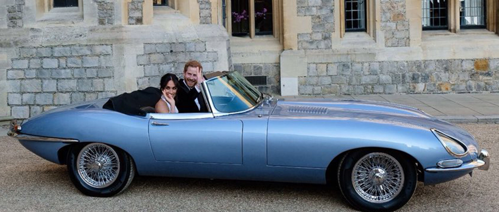 Как у Гарри и Меган: голубой Jaguar со свадьбы пары можно будет купить