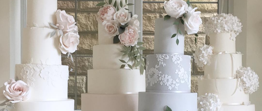 Цветы как кондитерское украшение: идеи для свадебного торта