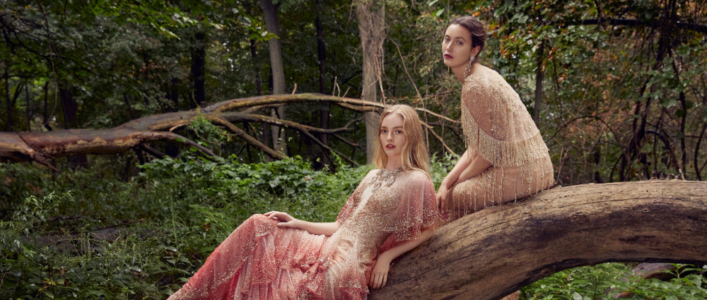 Лукбук новой коллекции Marchesa: вечерние платья и таинственный лес