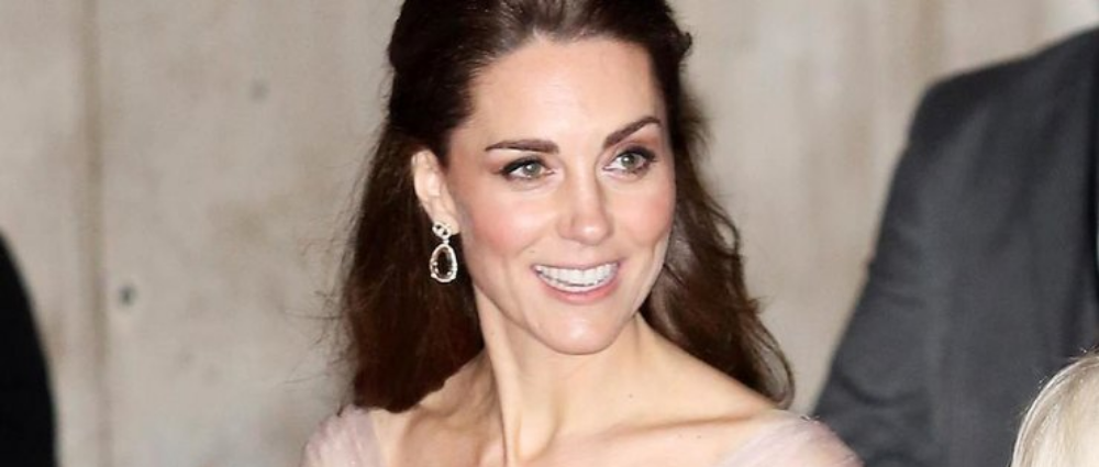 Кейт Миддлтон в розовом платье: герцогиня вышла в свет