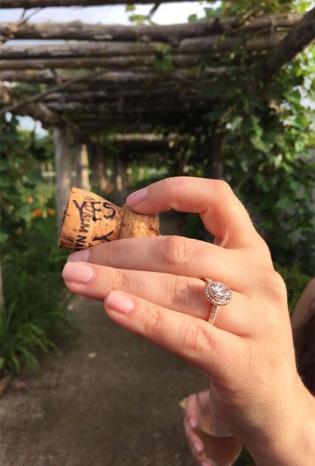 86ae2706a0b6c602037cf5b37bc550b3 Как красиво сфоткать кольцо на пальце