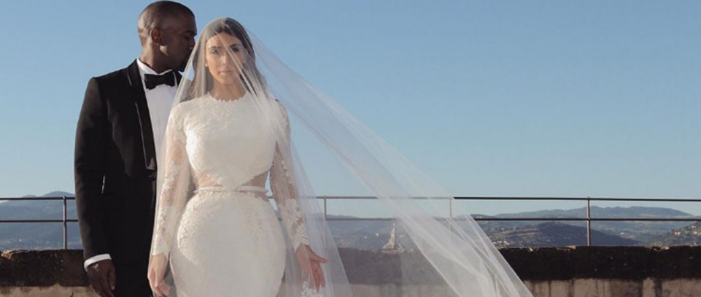 Фото дня: Ким Кардашьян показала любимый кадр со свадьбы