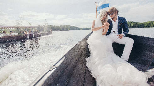 Свадьба на озере в Финляндии