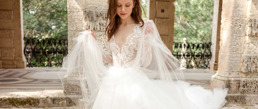 Короткие платья для летней свадьбы: подборка нарядов от мировых дизайнеров