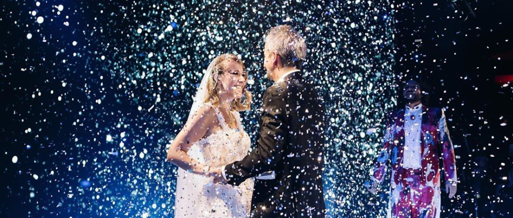 Спецэффекты на свадьбу: от мыльных пузырей до 3D-мэппинга
