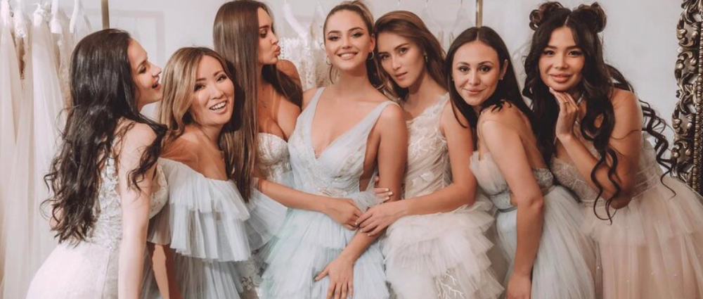 Примерка свадебных платьев: идея для девичника, достойная Instagram