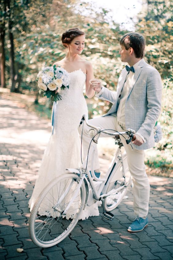 Wedding portraits with a bike | Anastasiya Belik Photography