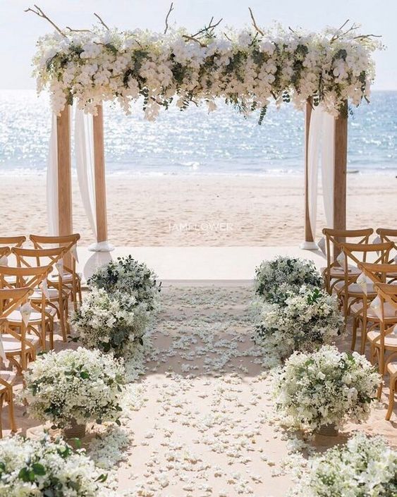 Beach wedding ceremony #wedding #weddings #beach #weddingideas #beachweddings #himisspuff