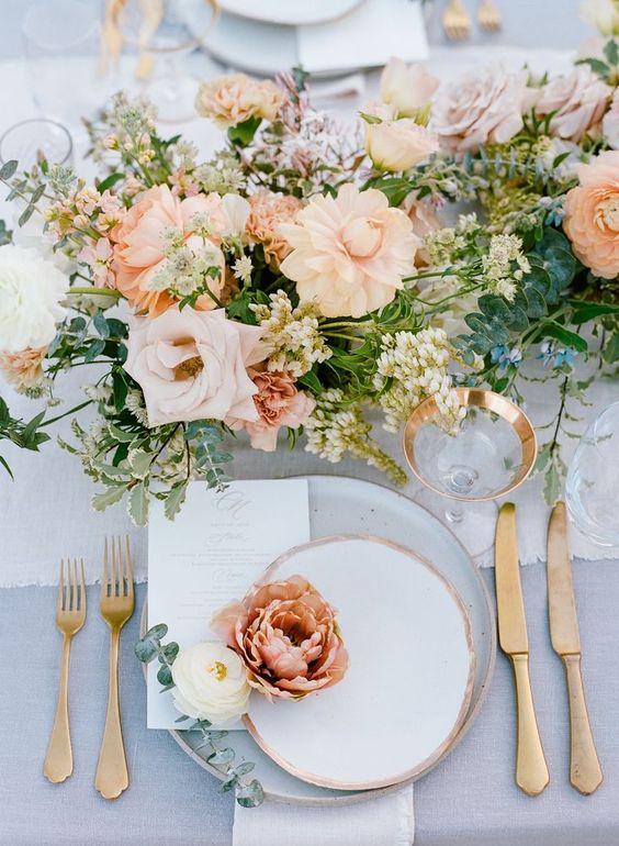 Simple Maui Wedding Table Decor