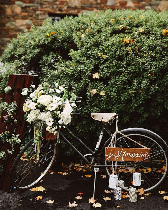 Wedding vignettes. A vintage bike filled with flowers and wedding programs.