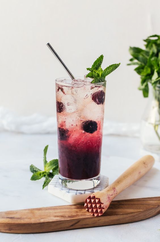 Blackberry prosecco mojitos