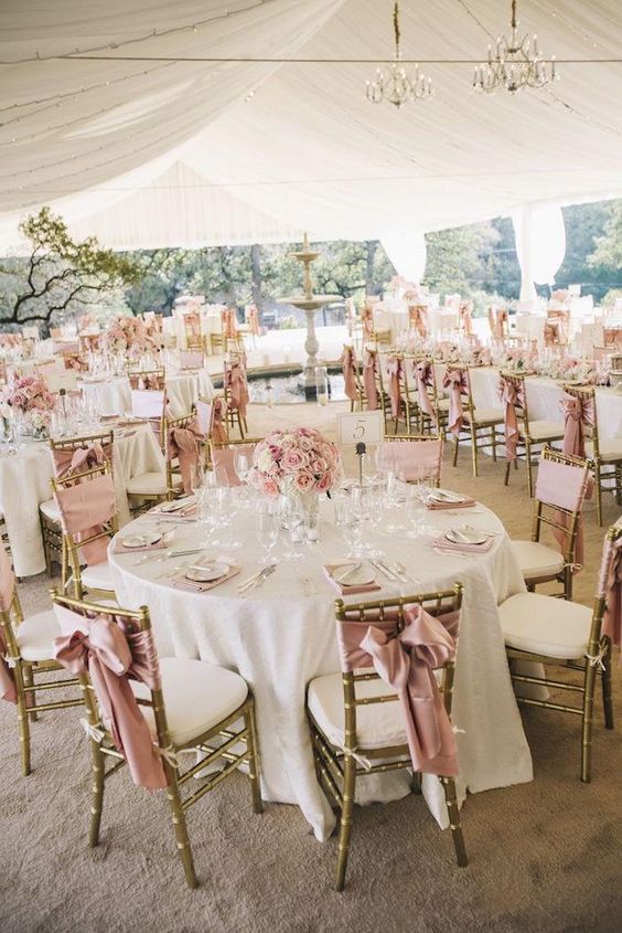 Vintage Wedding Ideas with Pink and Peach-Colored Flowers and BowKnot Details Table-Cloth for Wedding Table