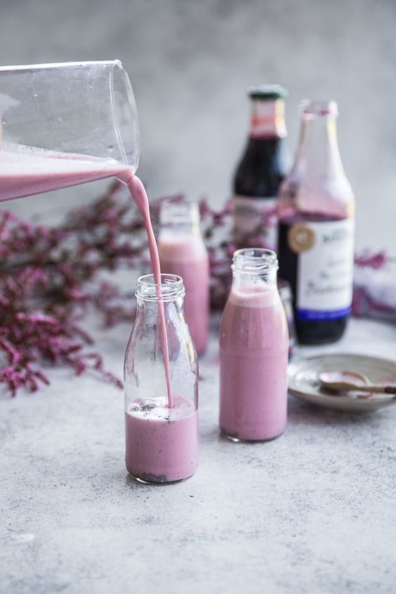 Barkerâ??s blackcurrant chia nourish shake.