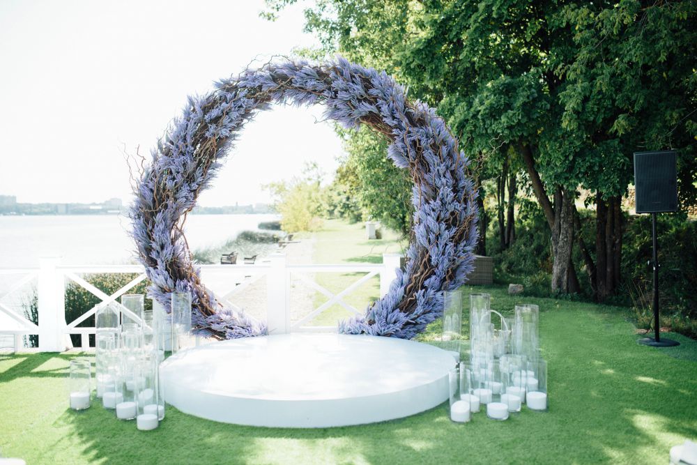 Свадебные арки из ткани и живых цветов