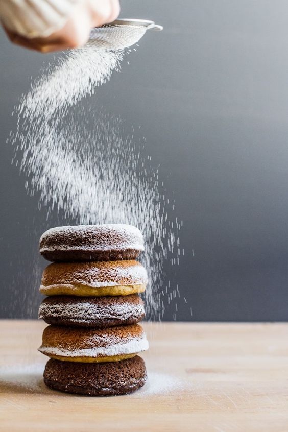 Food Photography Tip : Capturing Motion (Powdered Sugar)