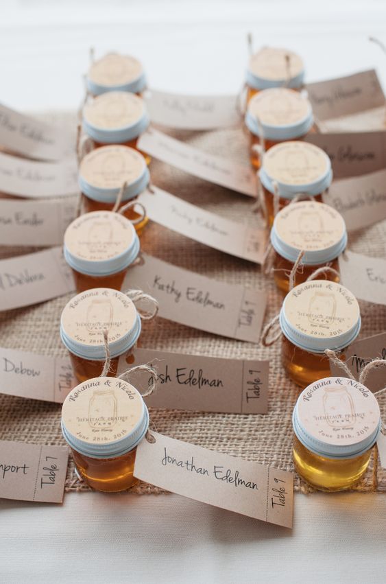 Personalized honey favors. Gorgeous wedding favors with the escort cards attached. Photography by @missymiller