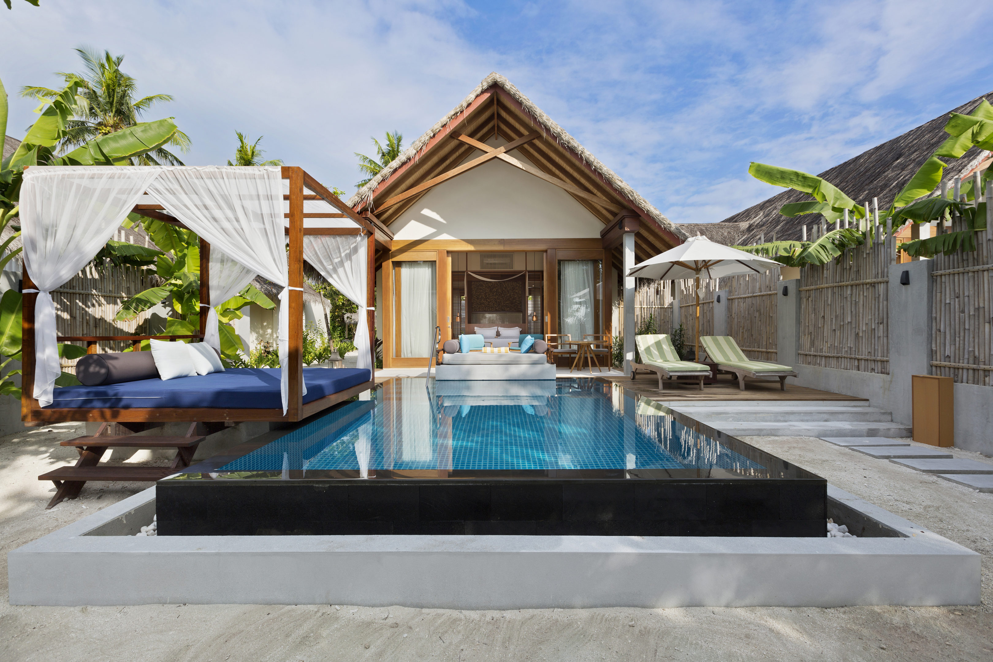 Мальдивы на неделю на двоих. Beach Pool Villa Мальдивы. Furaveri Maldives Villa. Отель Beach Villa Мальдивы. Пентхаус на Мальдивах.