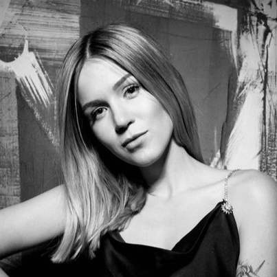 Алена Пушилинасвадебный стилист и визажист, победитель Wedding Awards в номинации «Лучший свадебный стилист 2021».